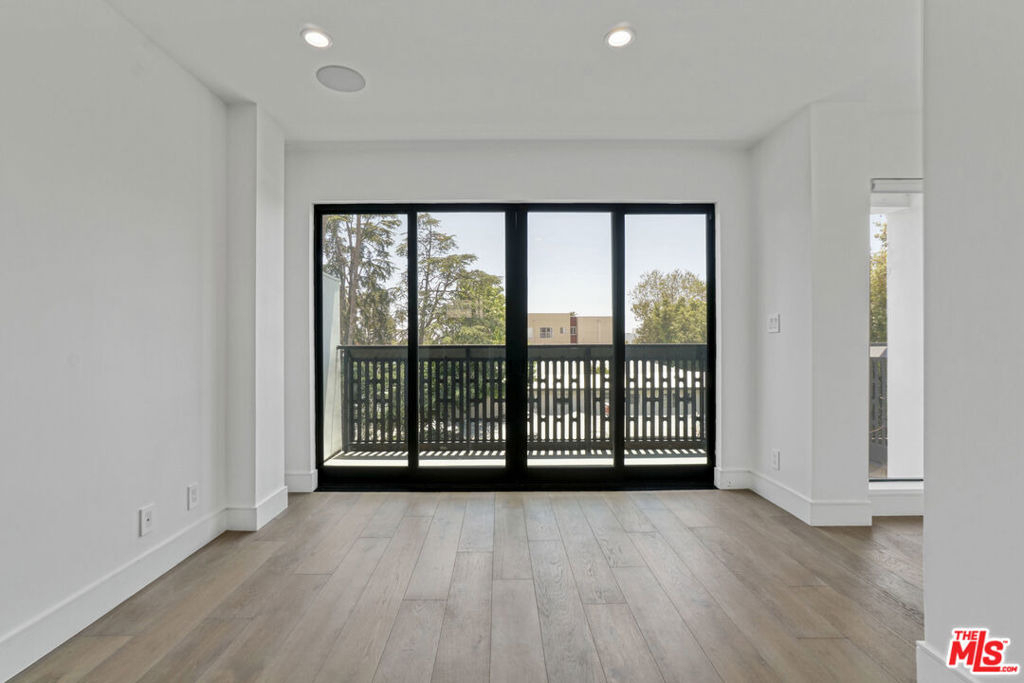 1447 N Martel Avenue - Photo 4
