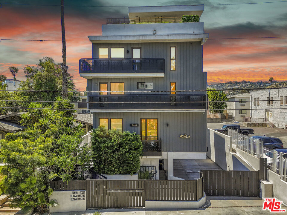 1447 N Martel Avenue - Photo 15