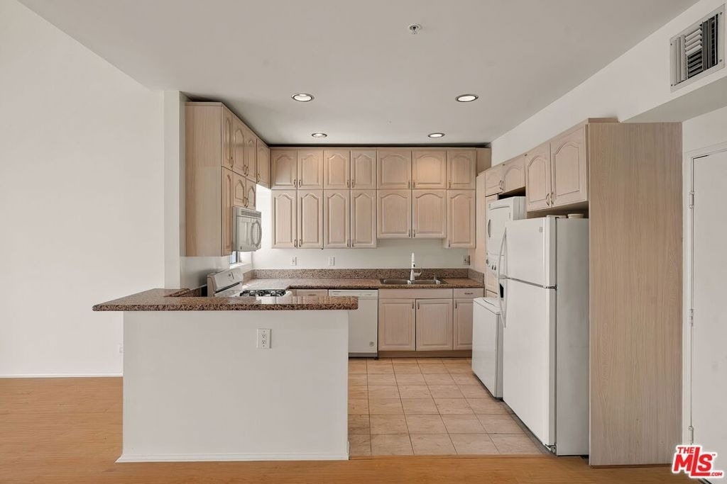 923 Euclid Street - Photo 4