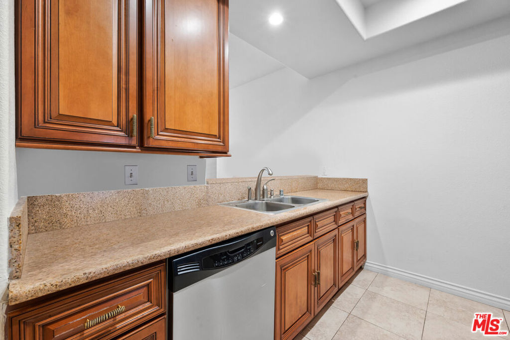 1200 S Corning Street - Photo 3