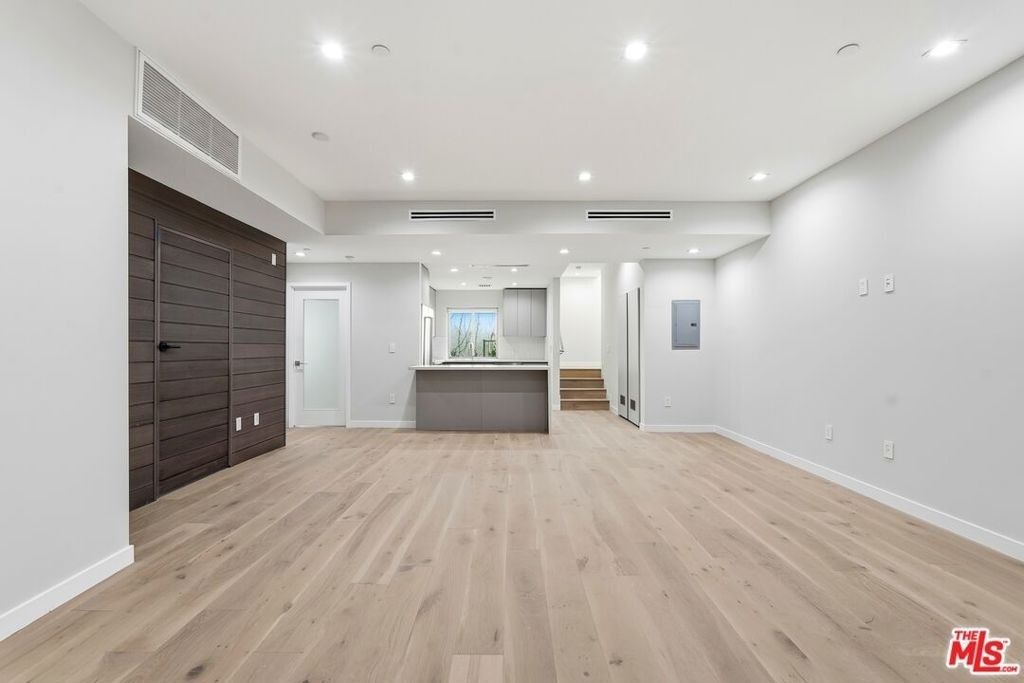 1006 Hancock Avenue - Photo 2
