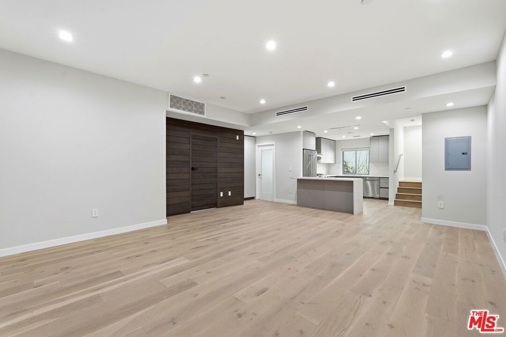 1006 Hancock Avenue - Photo 1