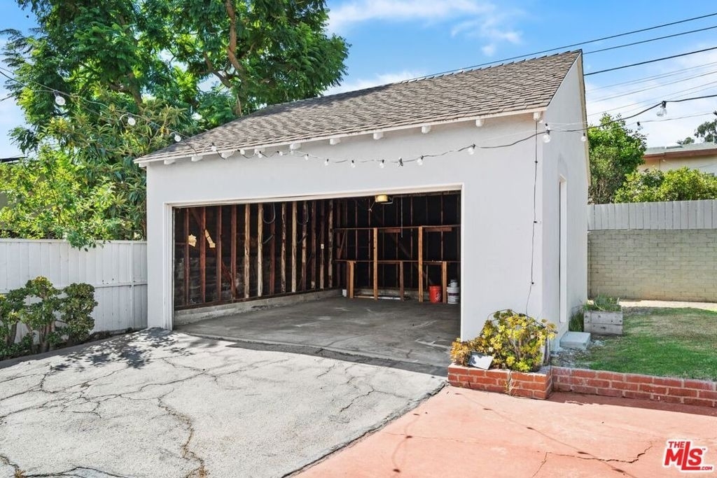 1019 Amherst Avenue - Photo 26