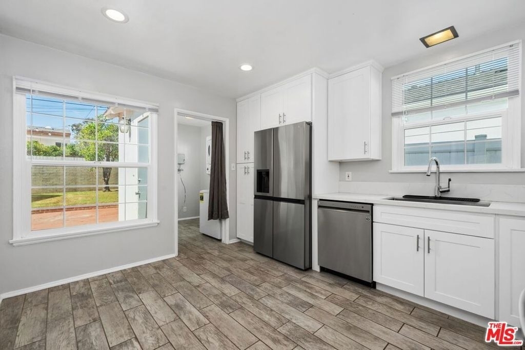 1019 Amherst Avenue - Photo 8