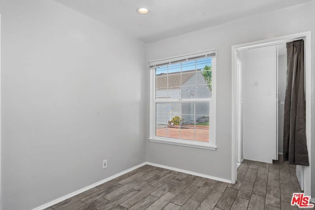 1019 Amherst Avenue - Photo 12