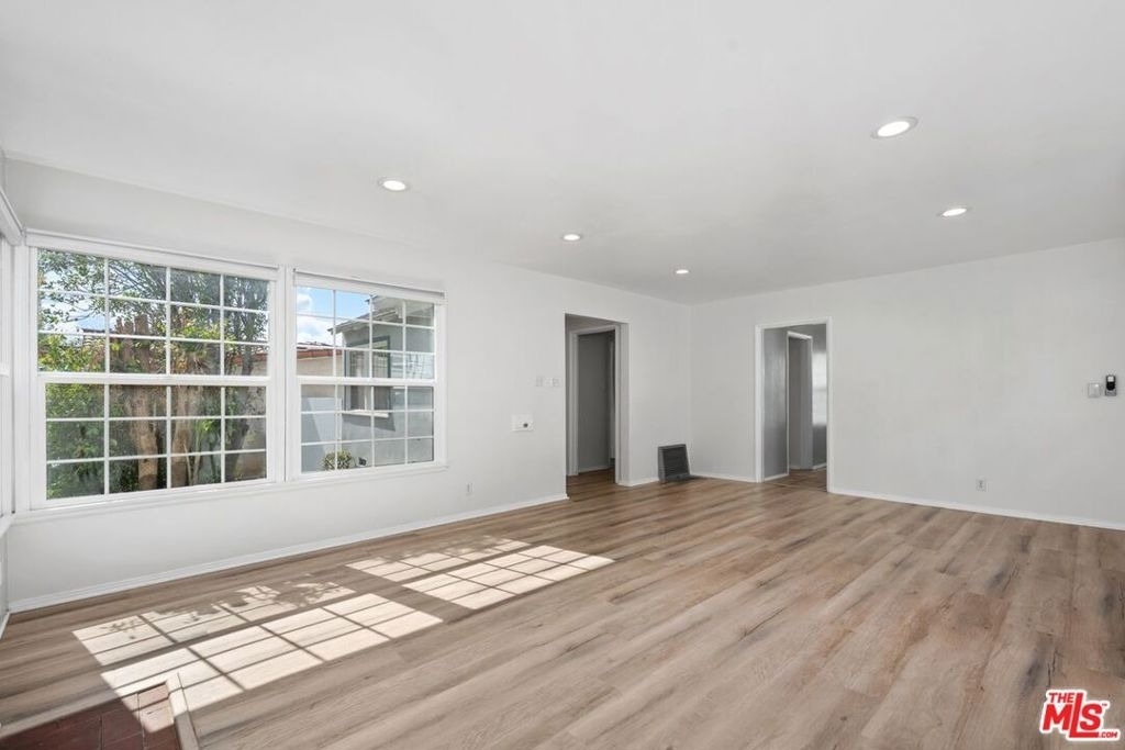 1019 Amherst Avenue - Photo 3