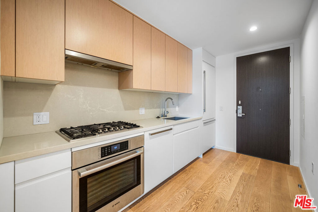 877 Francisco Street - Photo 6