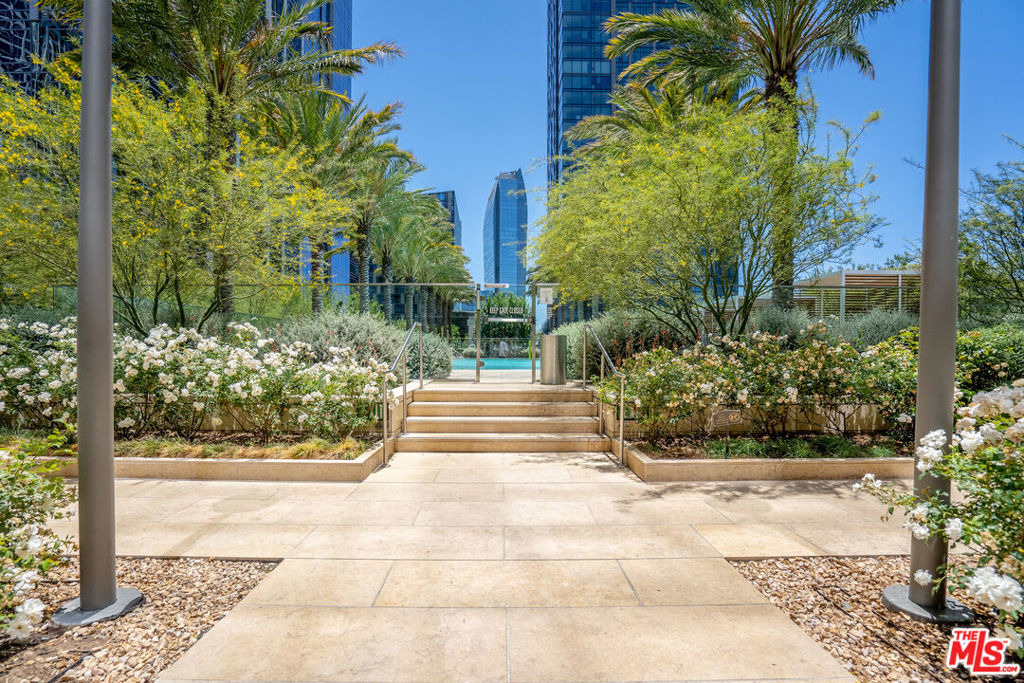 877 Francisco Street - Photo 27