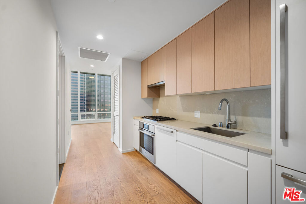 877 Francisco Street - Photo 5