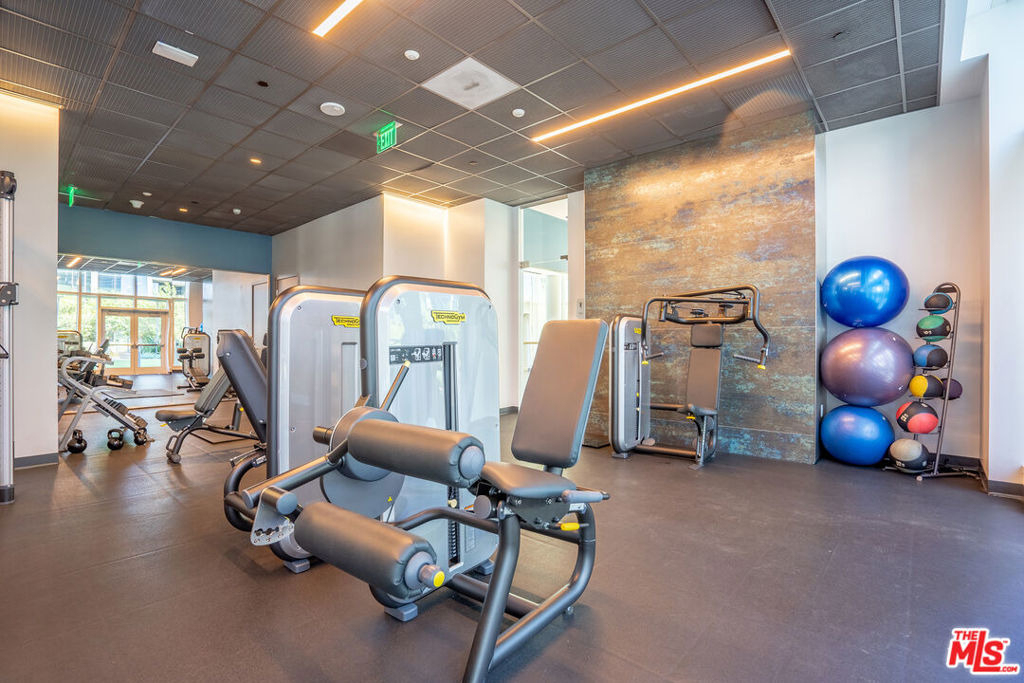877 Francisco Street - Photo 18