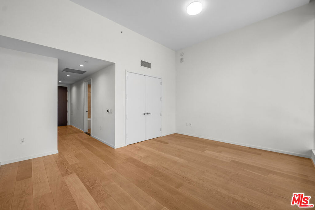 877 Francisco Street - Photo 7