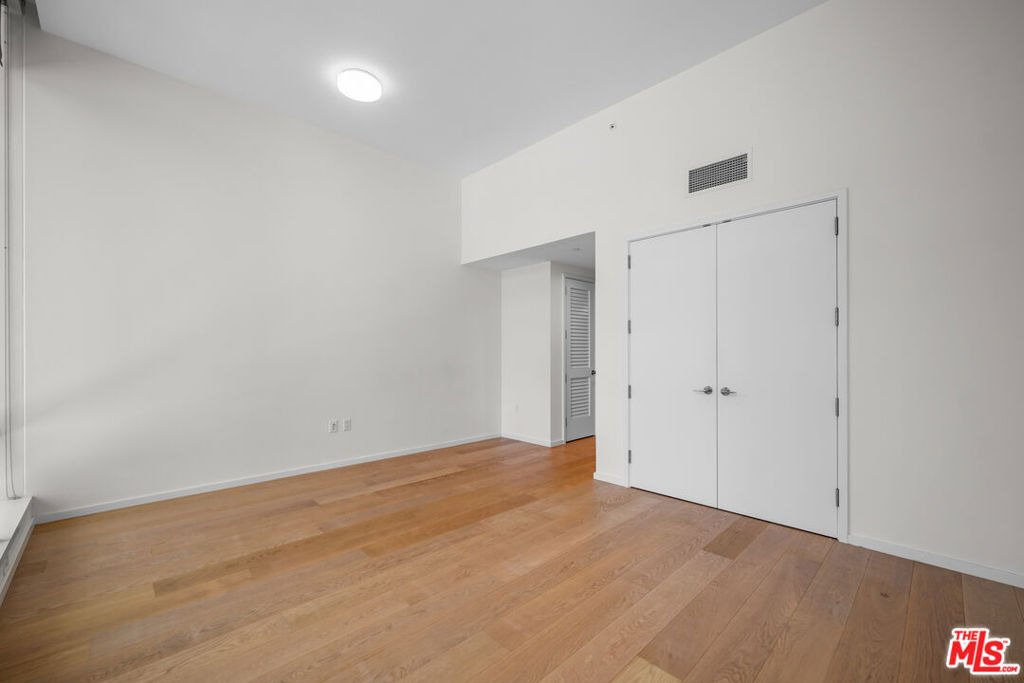 877 Francisco Street - Photo 9