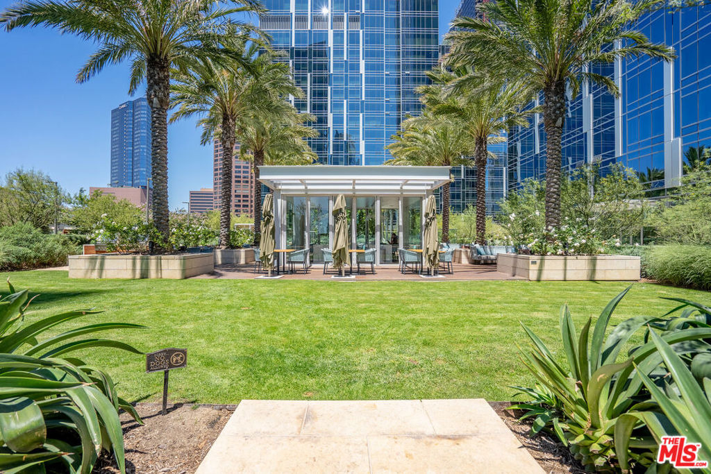 877 Francisco Street - Photo 29