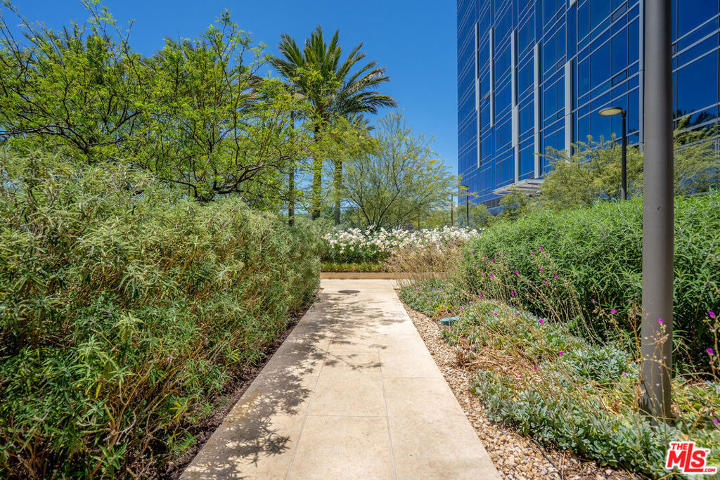 877 Francisco Street - Photo 23