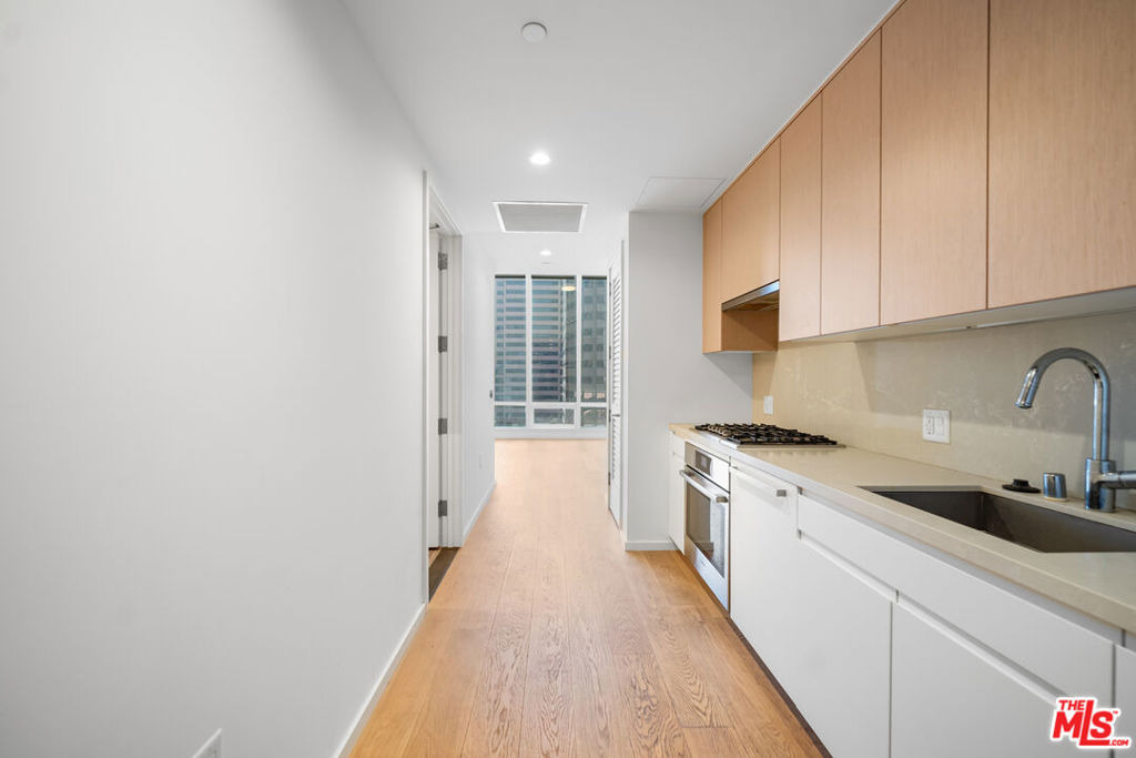 877 Francisco Street - Photo 4