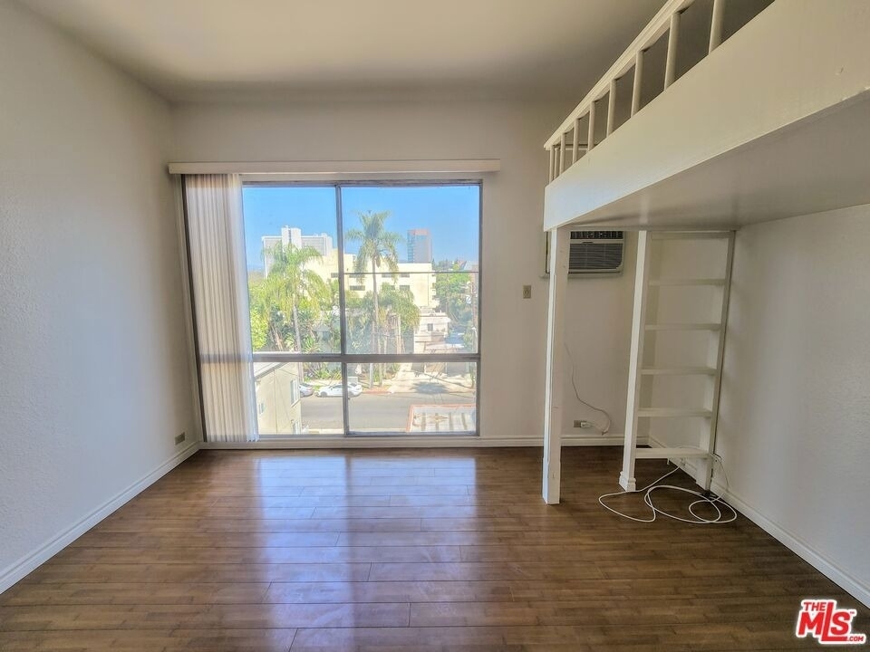 1440 Veteran Avenue - Photo 3