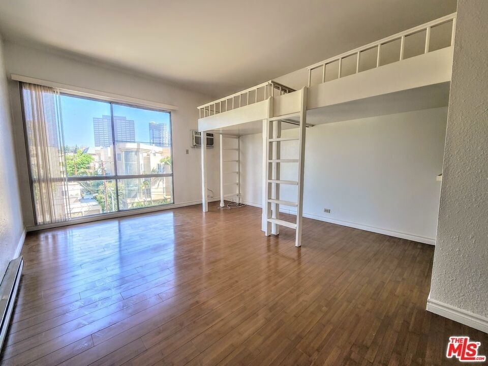 1440 Veteran Avenue - Photo 0