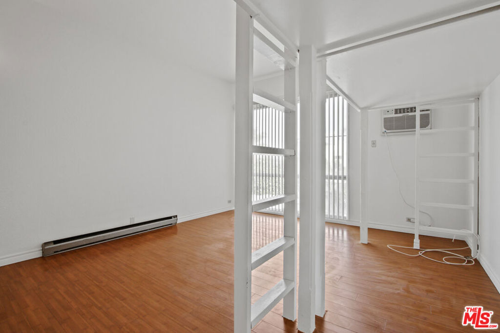 1440 Veteran Avenue - Photo 4