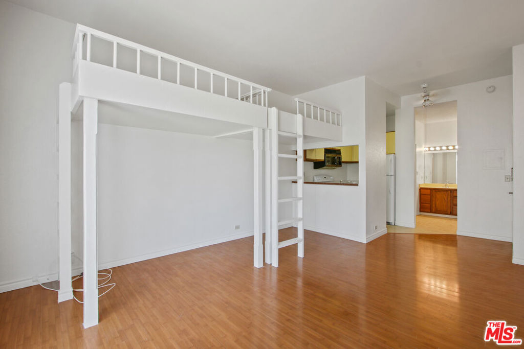 1440 Veteran Avenue - Photo 5