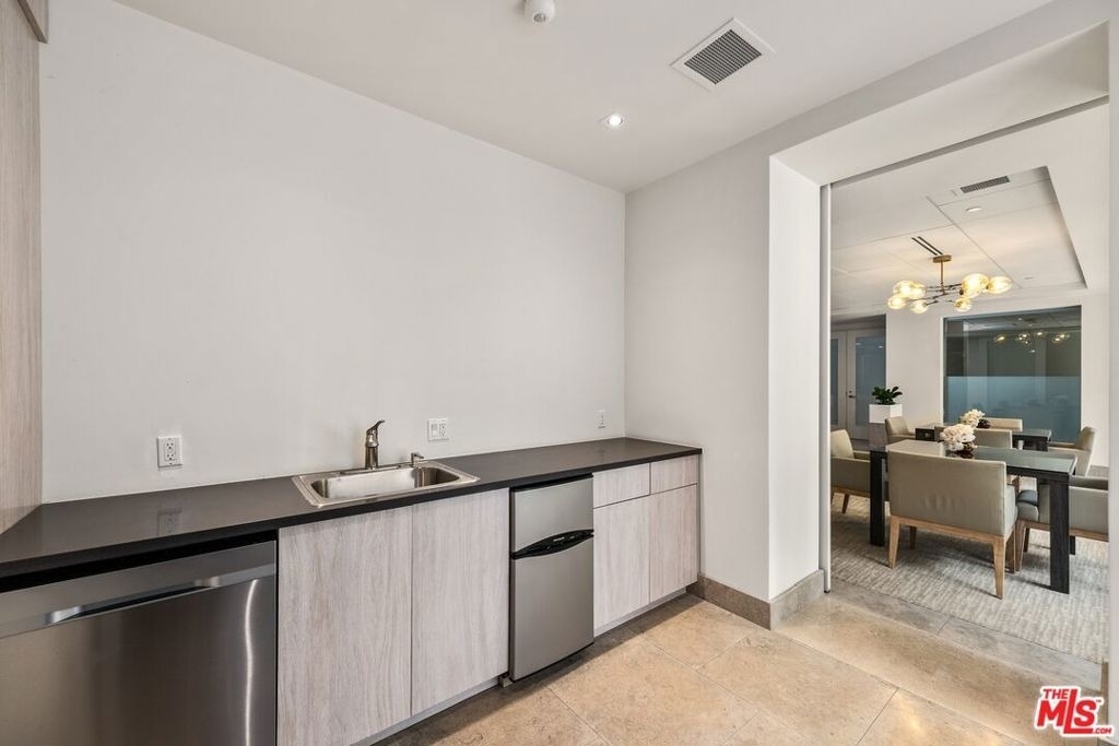 1440 Veteran Avenue - Photo 36