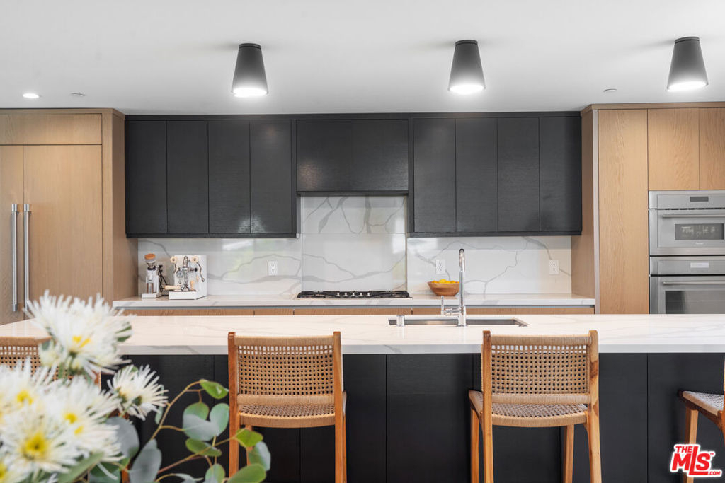 656 California Avenue - Photo 3