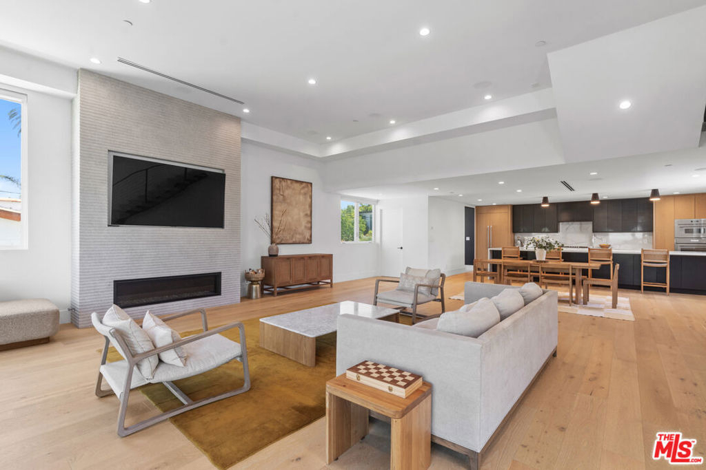 656 California Avenue - Photo 0