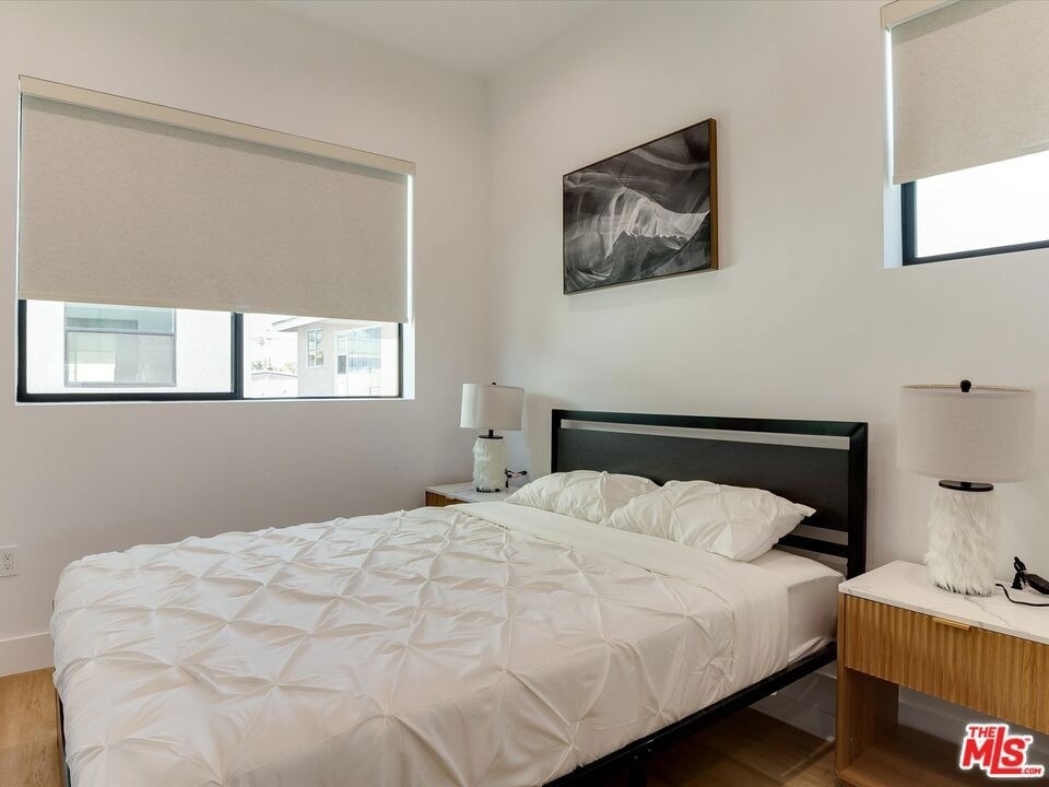 2815 S Redondo Boulevard - Photo 9