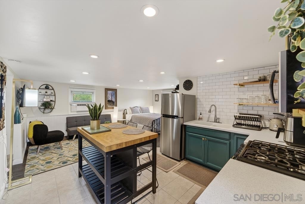 5438 Gilbert Dr - Photo 4
