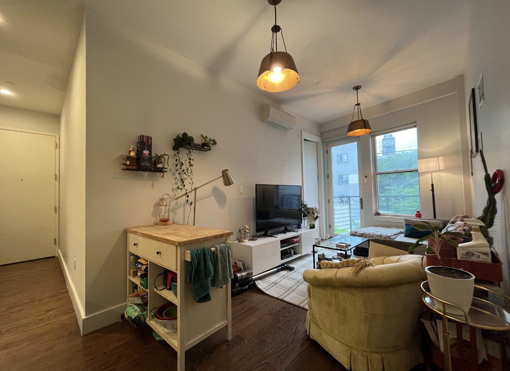 1009 Willoughby Avenue - Photo 1