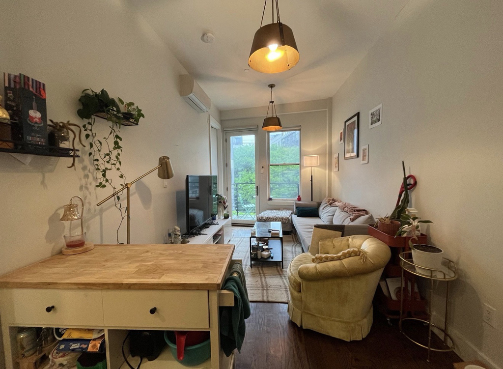 1009 Willoughby Avenue - Photo 0