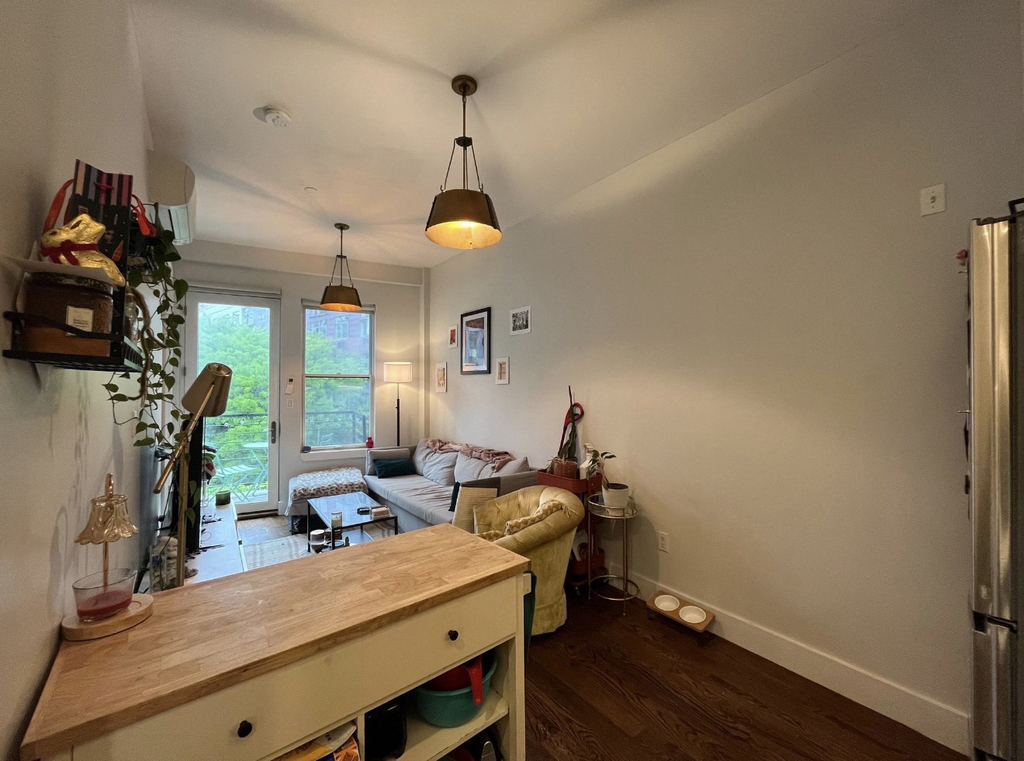 1009 Willoughby Avenue - Photo 2