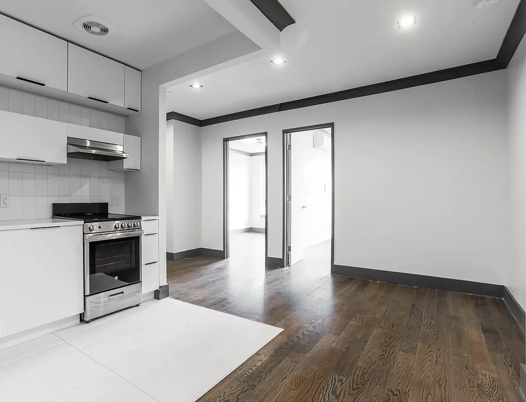 1078 Bergen Street - Photo 2
