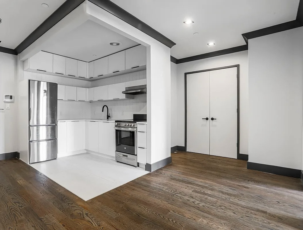 1078 Bergen Street - Photo 1