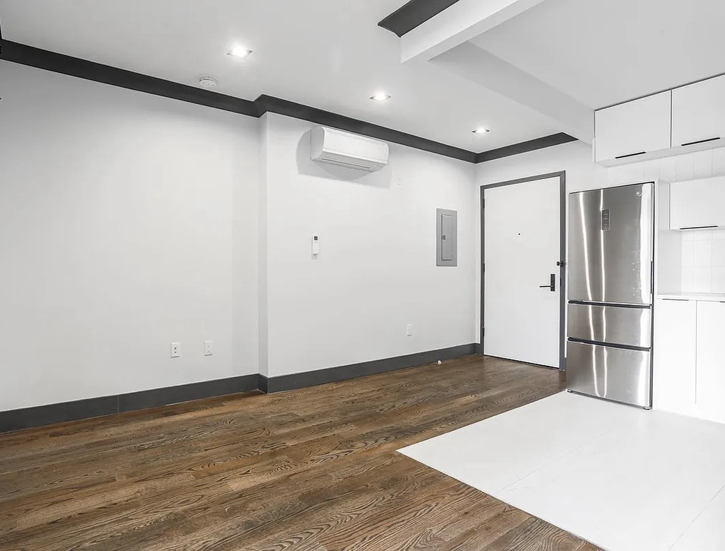 1078 Bergen Street - Photo 5