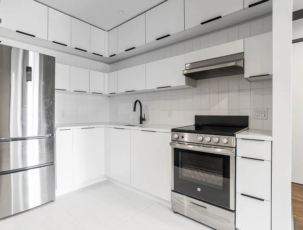 1078 Bergen Street - Photo 4