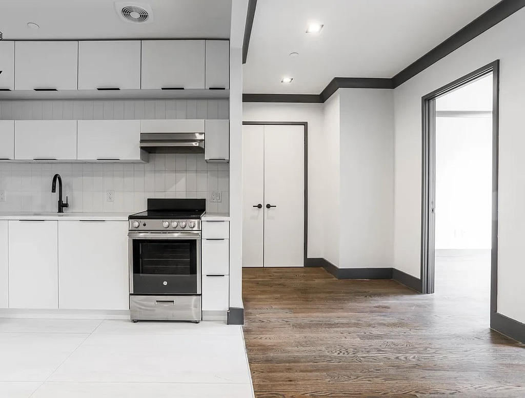 1078 Bergen Street - Photo 3