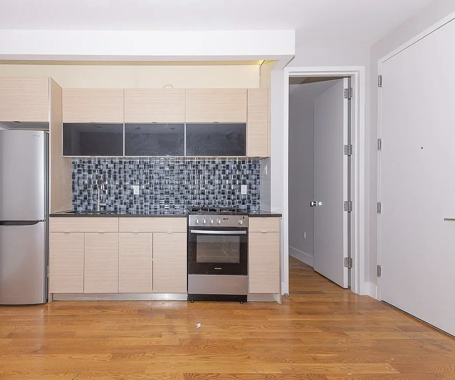 462 Pulaski Street - Photo 1