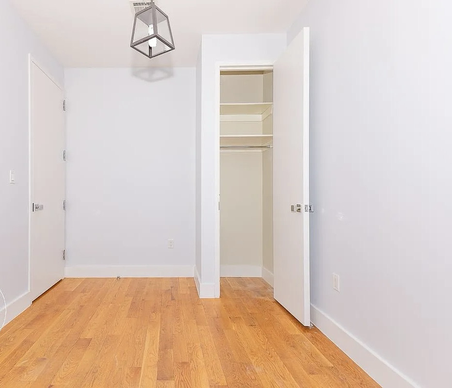 462 Pulaski Street - Photo 3