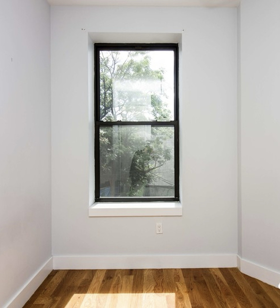 462 Pulaski Street - Photo 3