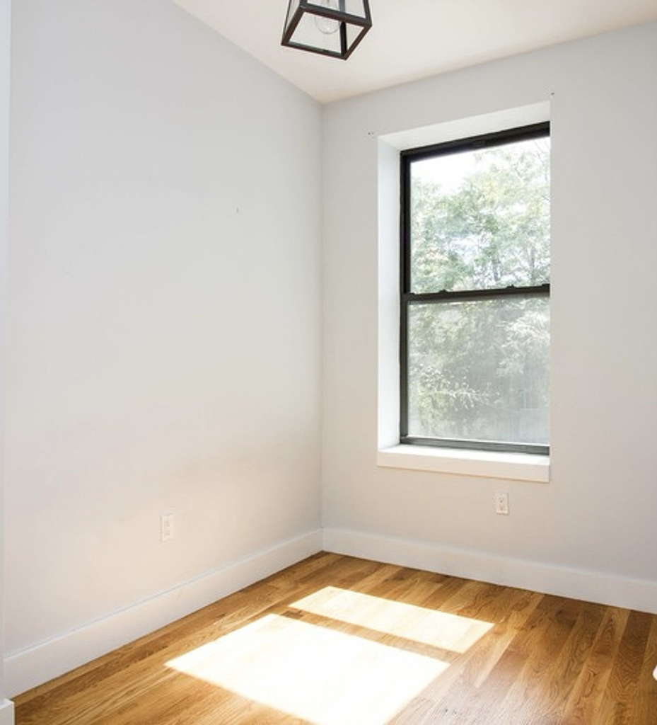 462 Pulaski Street - Photo 2