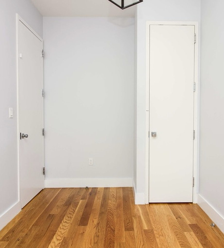 462 Pulaski Street - Photo 4