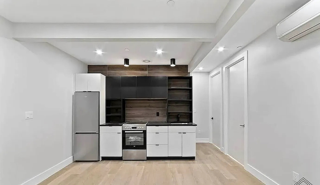 727 Dekalb Avenue - Photo 4