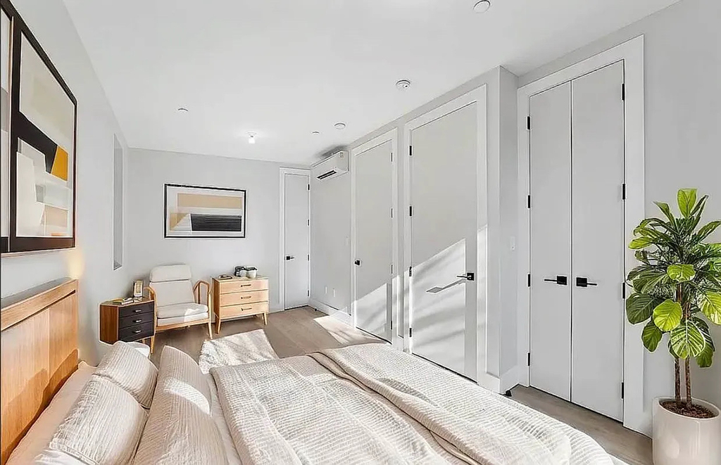727 Dekalb Avenue - Photo 2