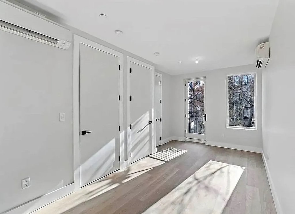 727 Dekalb Avenue - Photo 0