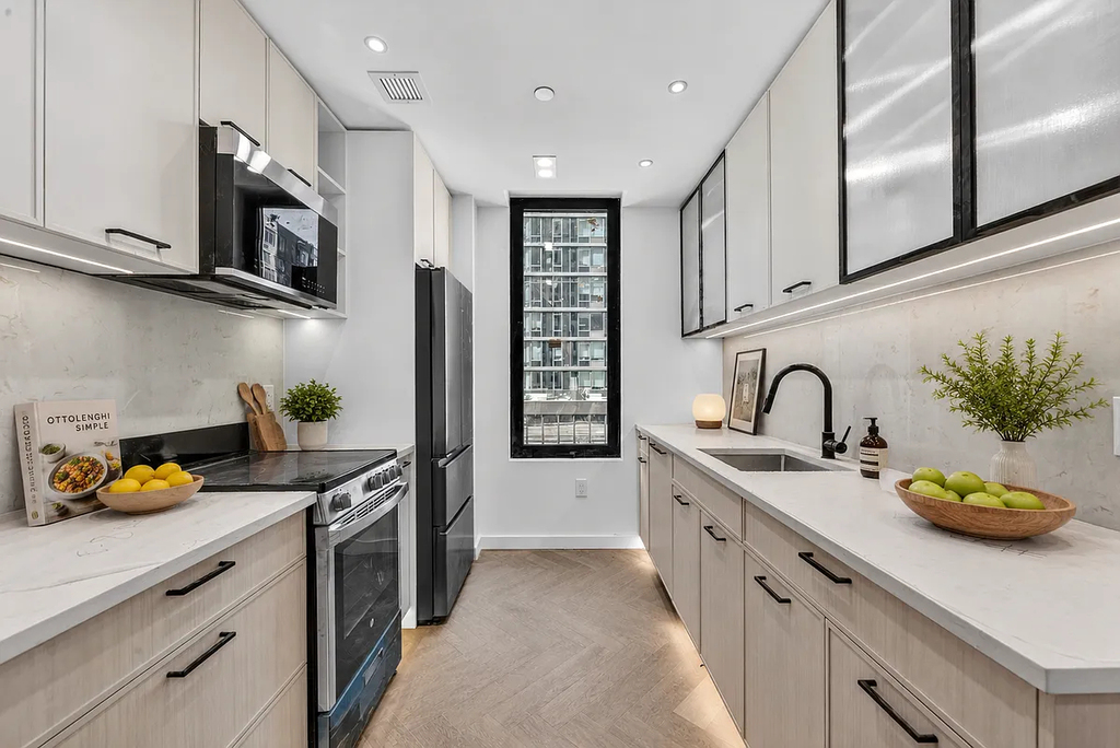 104 Fleet Place - Photo 2