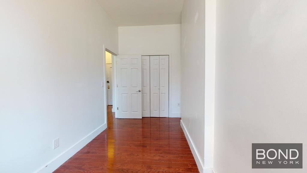 1502 1st Avenue - Photo 2