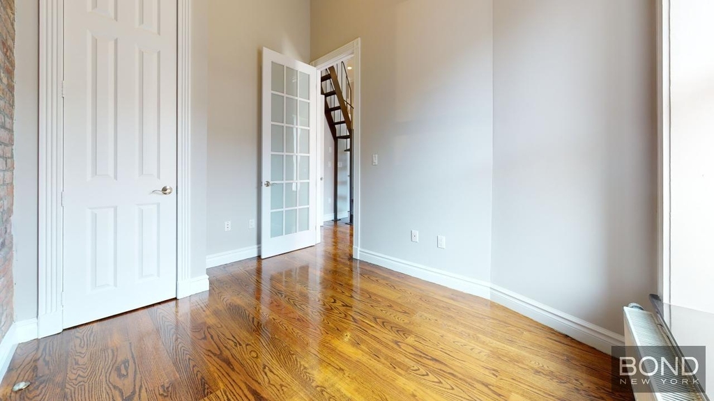 East 13th Street - Photo 11