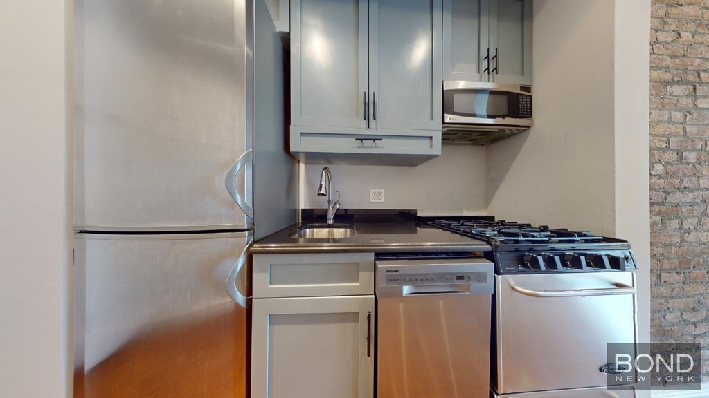 East 13th Street - Photo 3