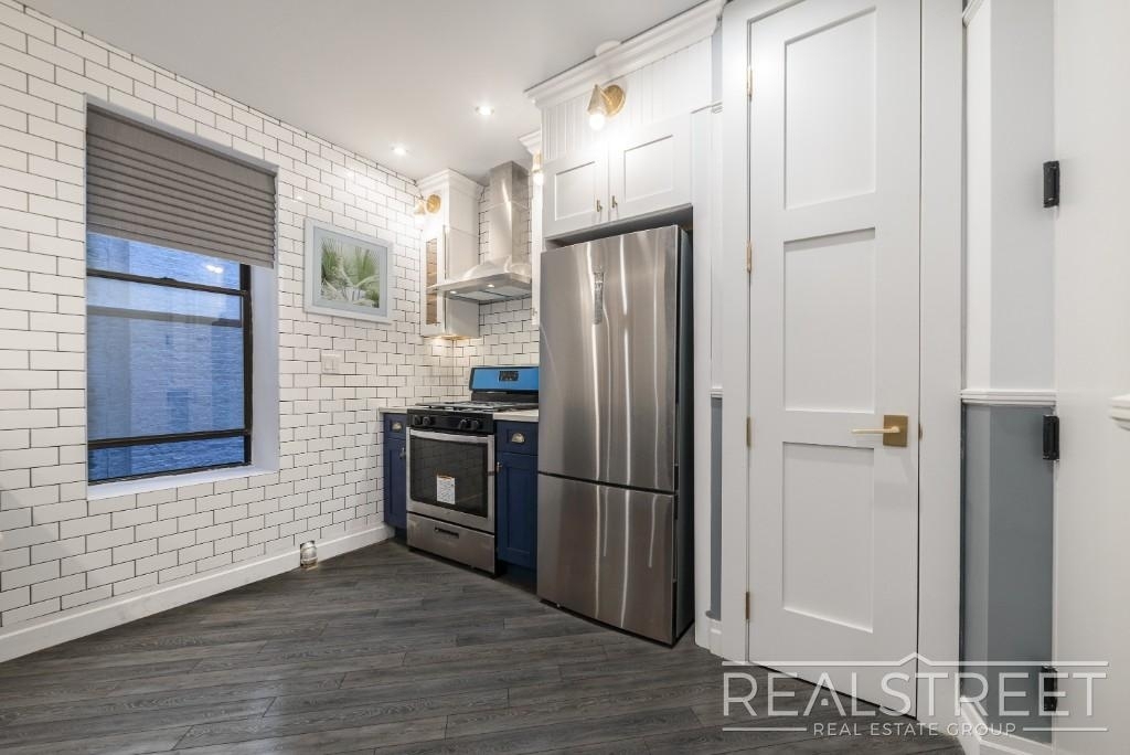 141 Joralemon Street - Photo 2