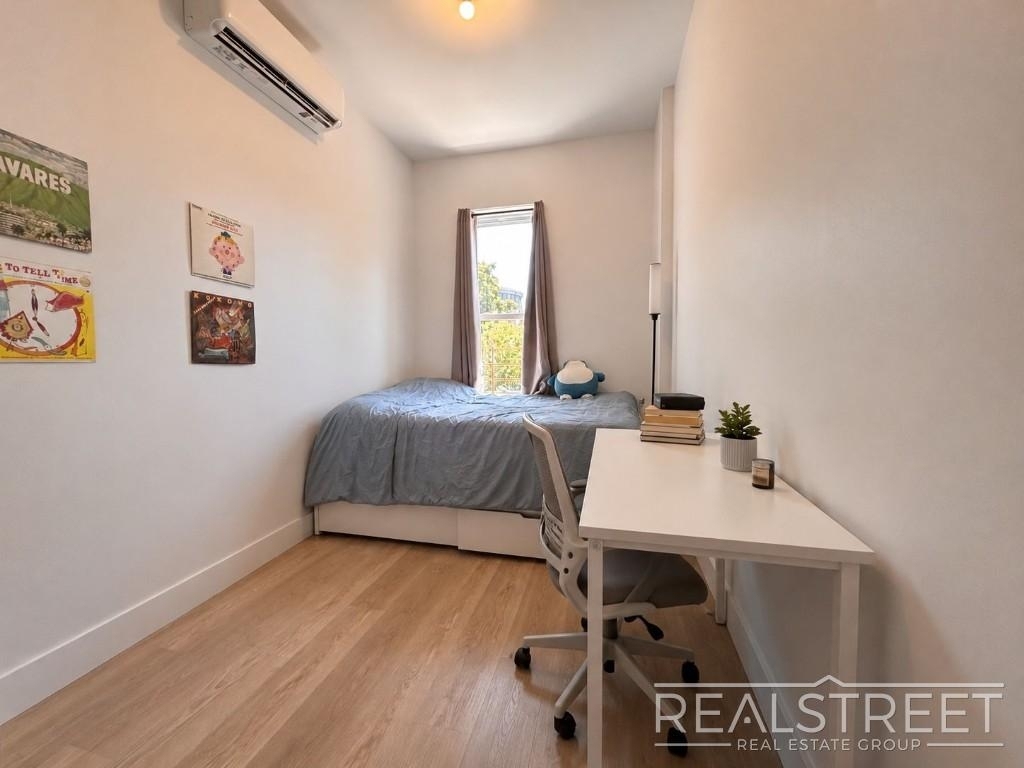 350 Vernon Avenue - Photo 5
